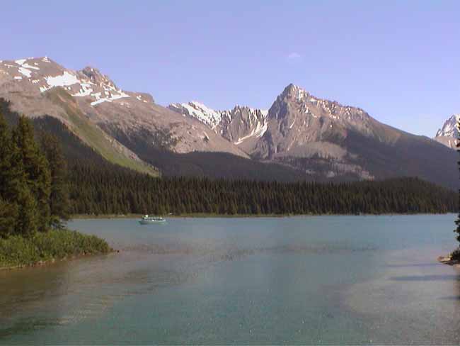 maligne-lake-02